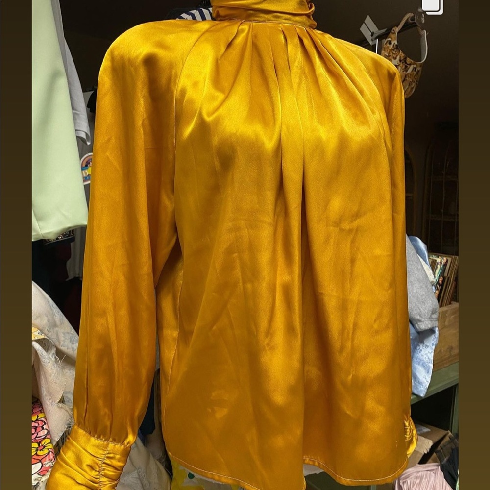 Vintage gold top